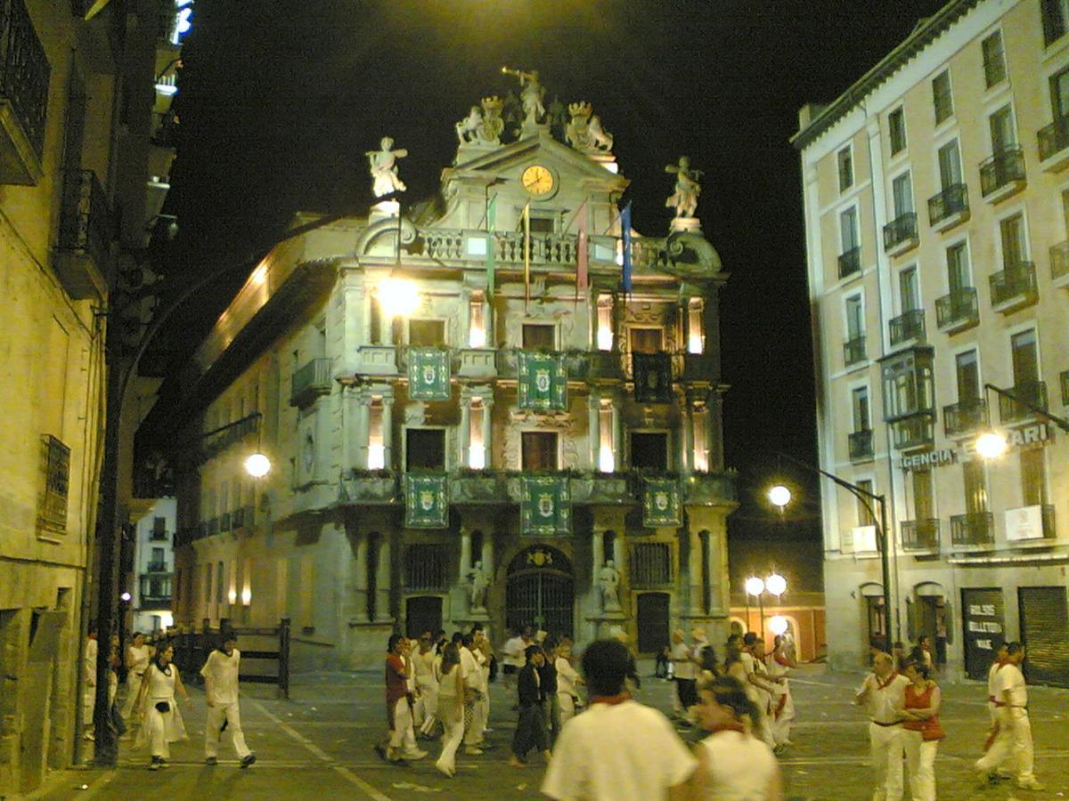 Calle Ansoleaga A 100 Mts Del Ayuntamiento Pamplona Exterior foto