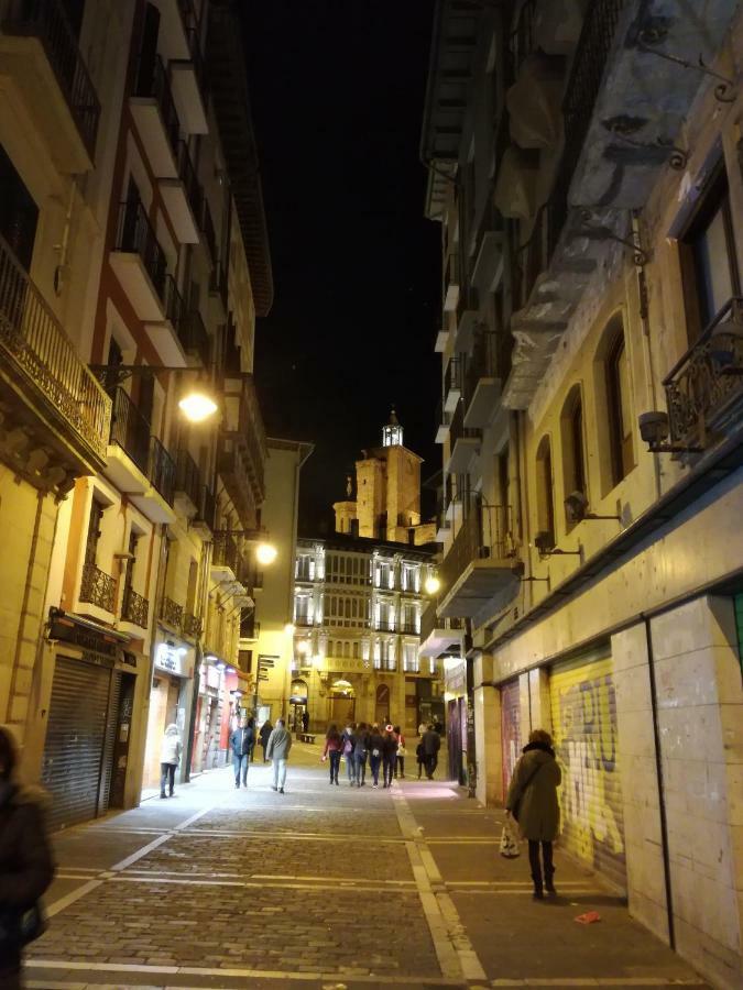 Calle Ansoleaga A 100 Mts Del Ayuntamiento Pamplona Exterior foto